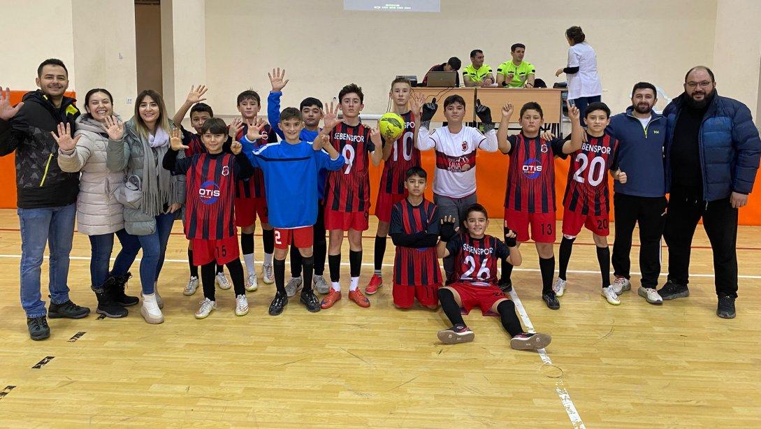 SEBEN ORTAOKULU FUTSAL TAKIMI SON ALTIYA KALDI . 